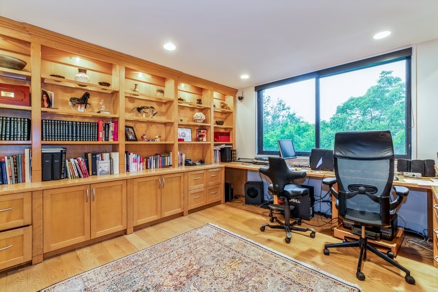 808 Prairie Road Glencoe, IL 60022 - Photo 9 of 14 a room with lots of furniture and a book shelf