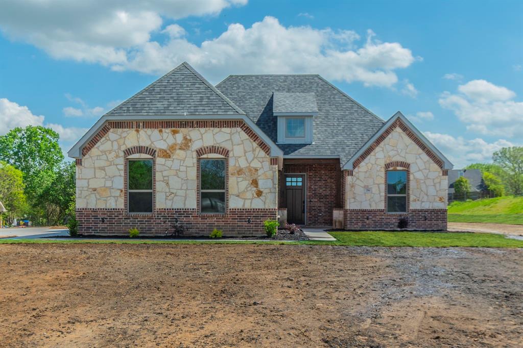 26 Kentucky Court Van Alstyne, TX 75495 - Photo 1 of 40 a front view of house with yard and green space