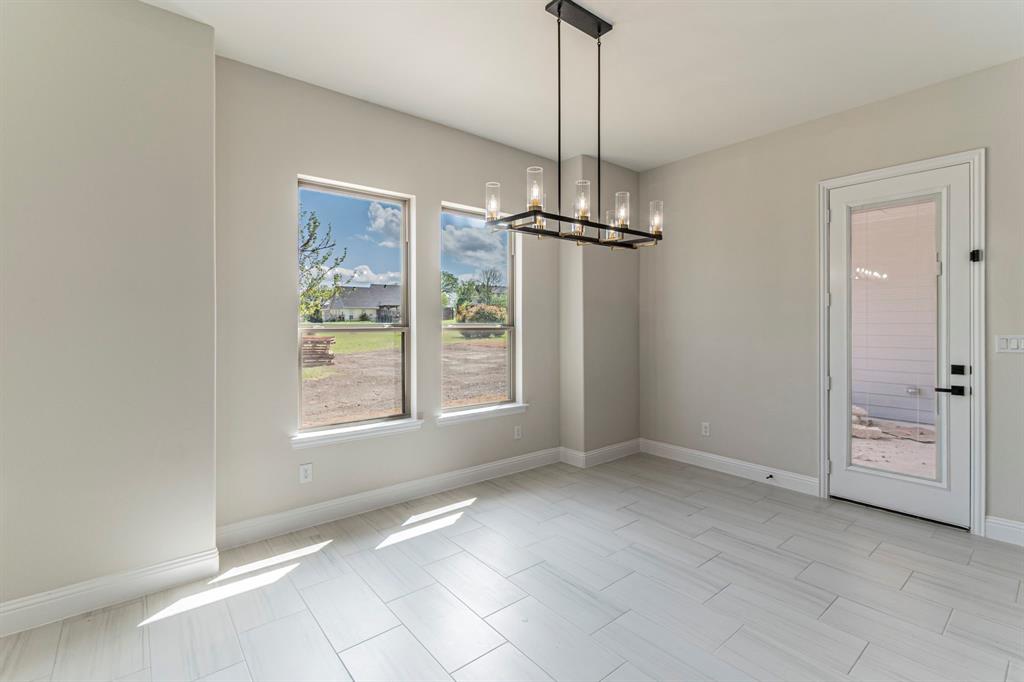 26 Kentucky Court Van Alstyne, TX 75495 - Photo 13 of 40 a view of an empty room with a window
