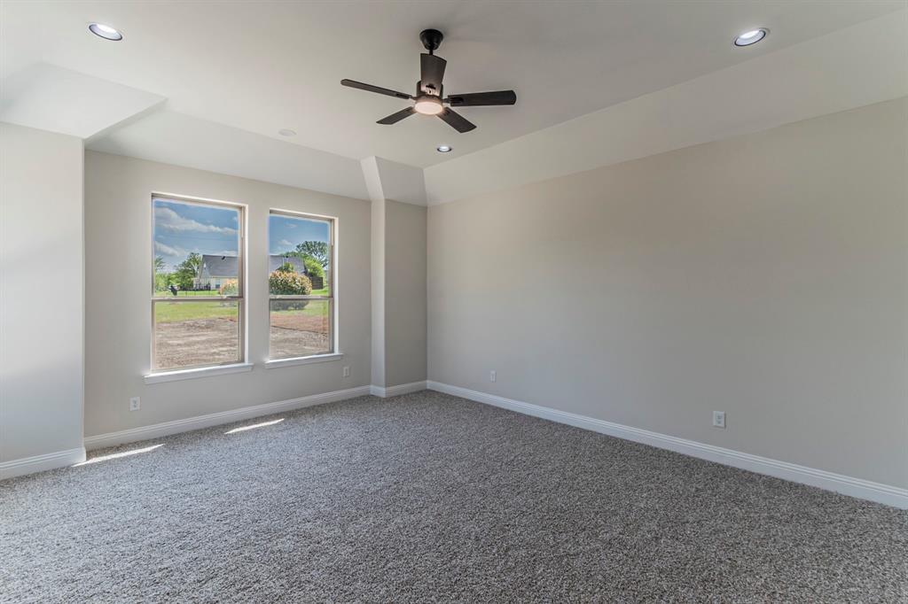 26 Kentucky Court Van Alstyne, TX 75495 - Photo 14 of 40 an empty room with a window