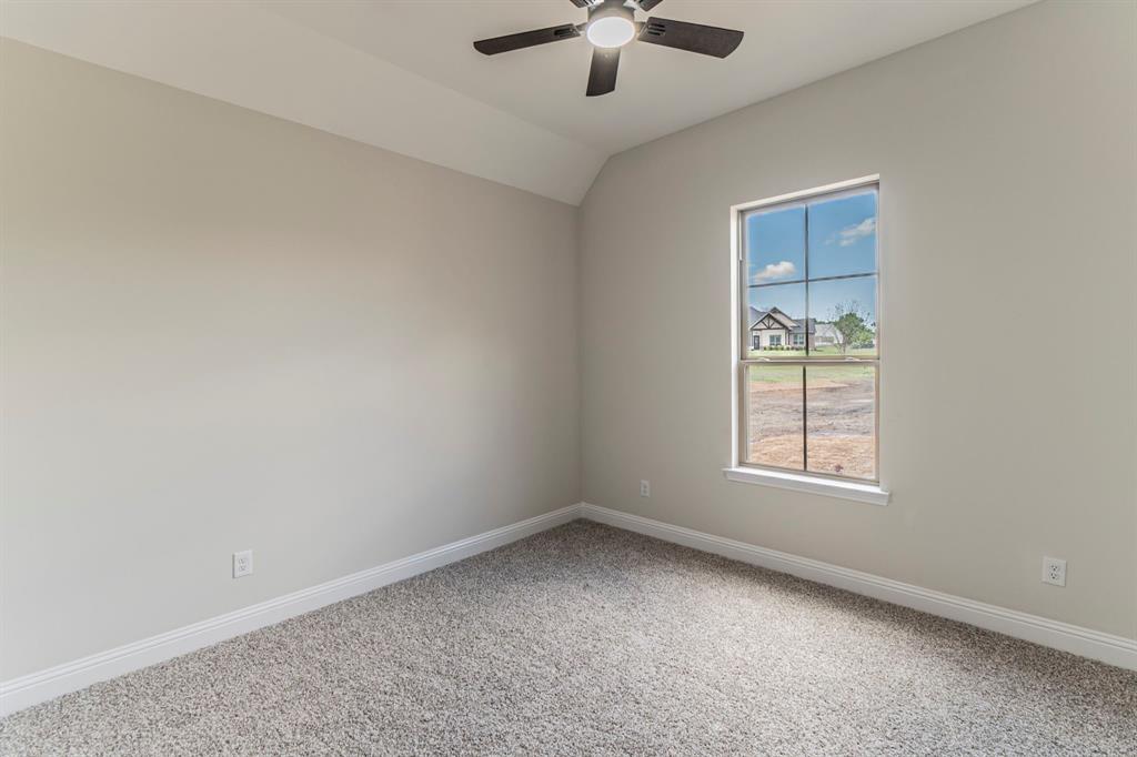 26 Kentucky Court Van Alstyne, TX 75495 - Photo 20 of 40 an empty room with a window