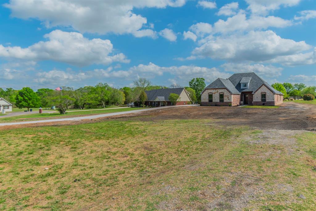 26 Kentucky Court Van Alstyne, TX 75495 - Photo 34 of 40 a view of yard with green space