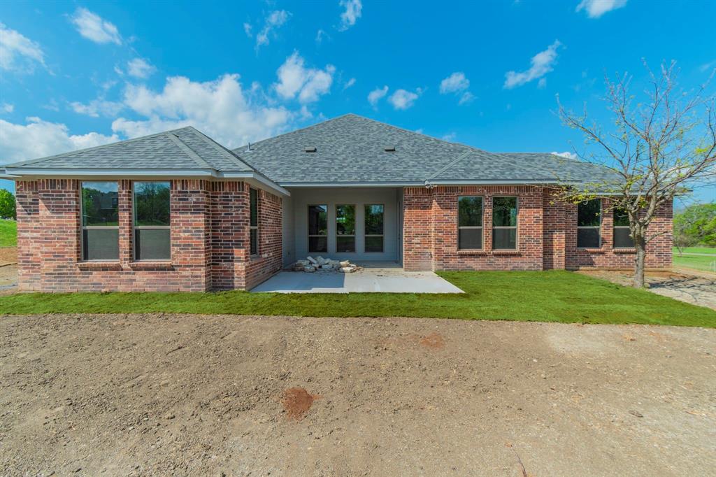 26 Kentucky Court Van Alstyne, TX 75495 - Photo 35 of 40 a front view of a house with a yard