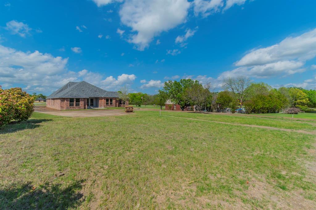 26 Kentucky Court Van Alstyne, TX 75495 - Photo 36 of 40 a backyard of a house with lots of green space