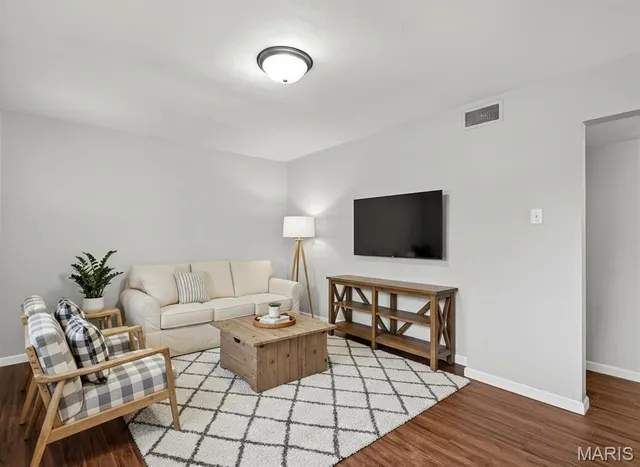 $220,000 | 212 Lindy Boulevard, Ballwin, MO 63021