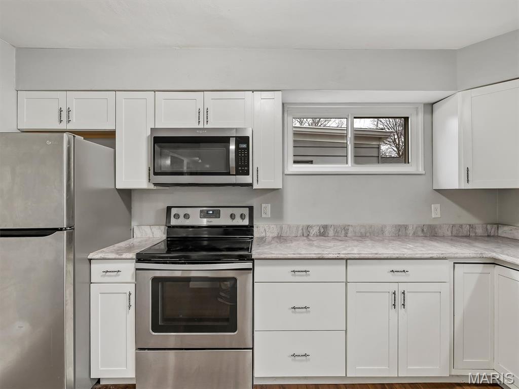 212 Lindy Boulevard Ballwin, MO 63021 - Photo 8 of 27