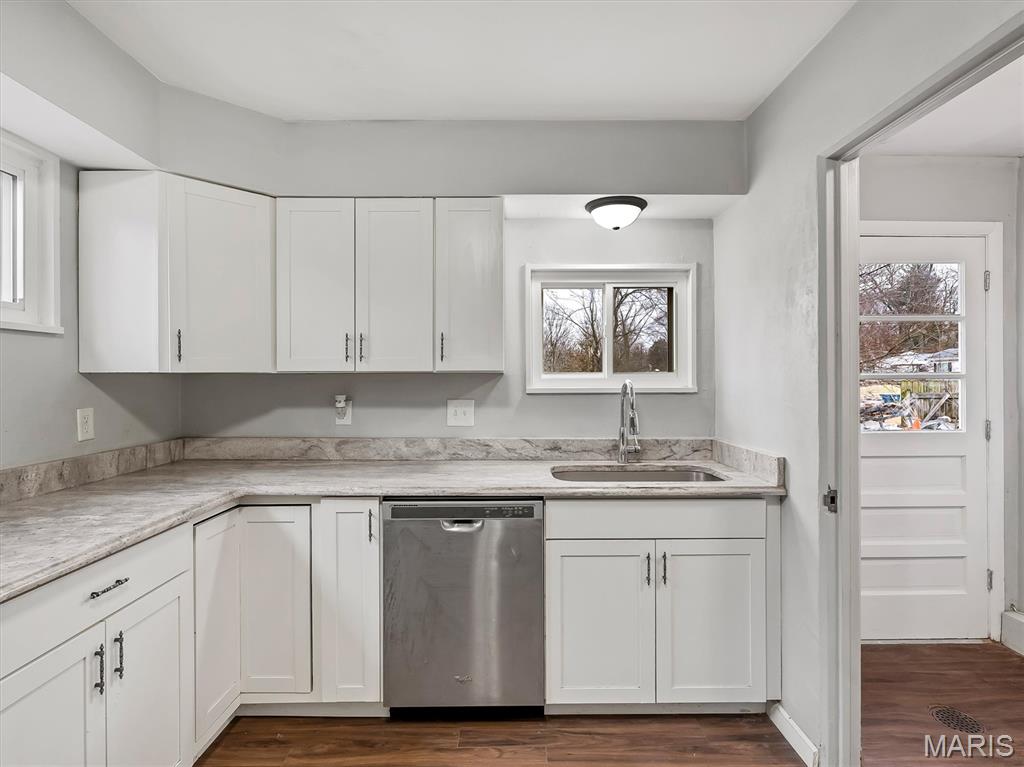 212 Lindy Boulevard Ballwin, MO 63021 - Photo 9 of 27