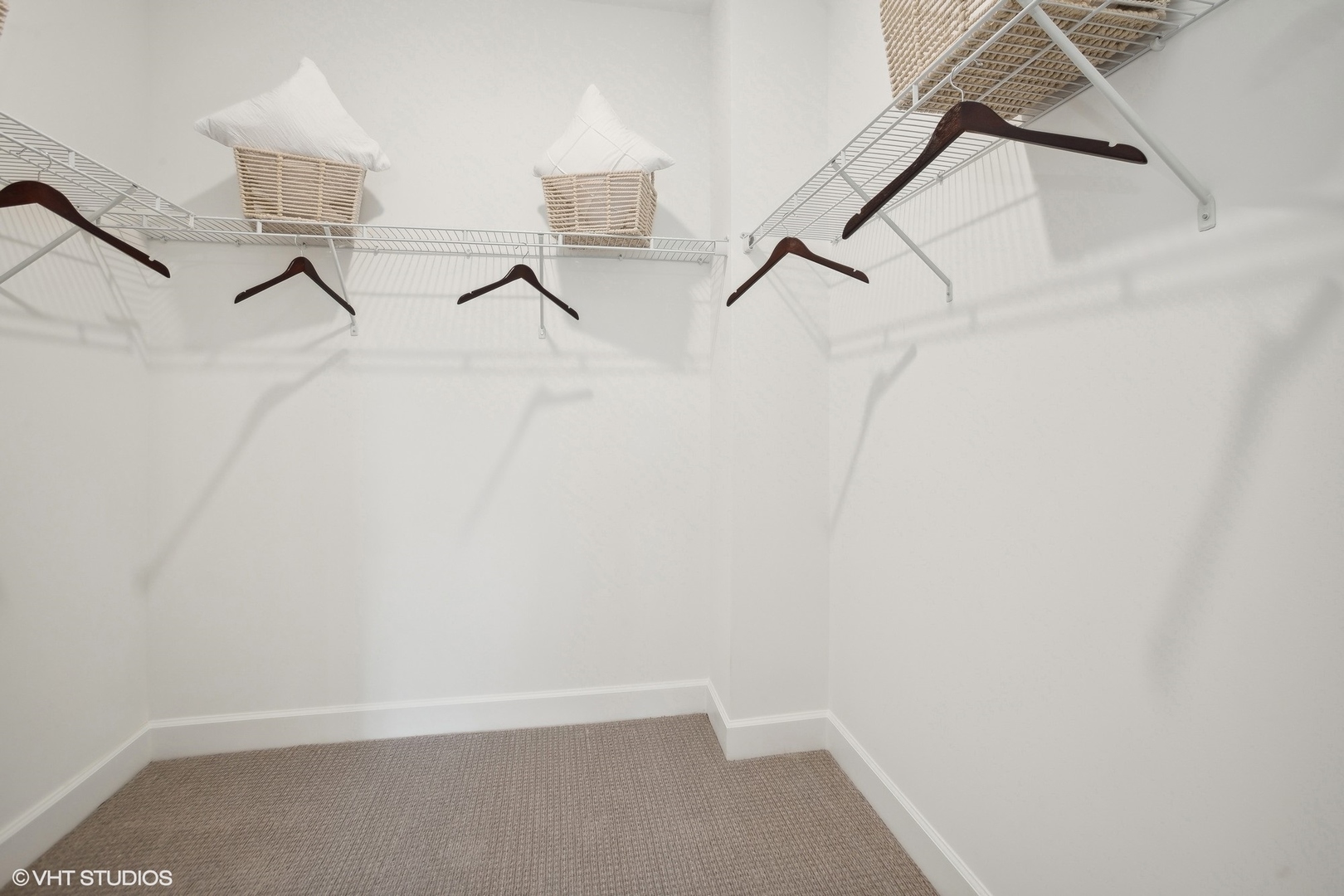 329 Masters Drive Addison, IL 60101 - Photo 10 of 17 a view of small space with table in it