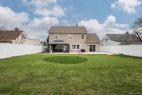 a front view of house with yard and entertaining space