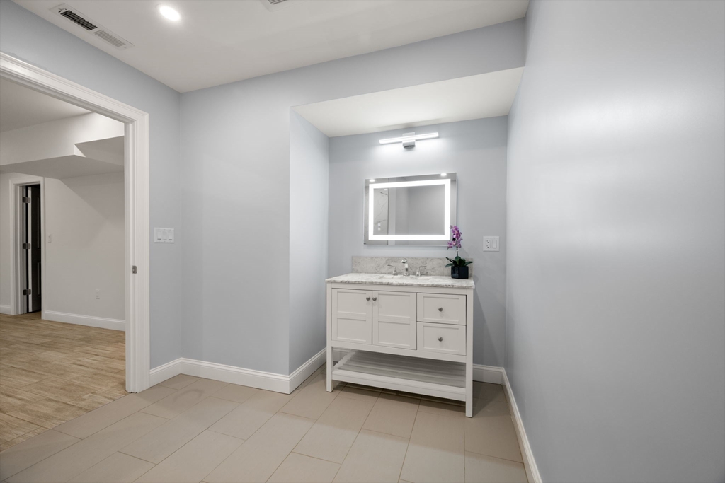 669 Boylston Street, Unit 669 Newton, MA 02459 - Photo 33 of 39