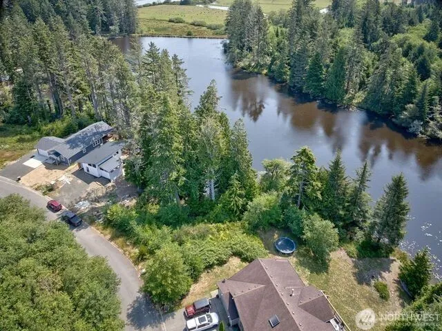 an aerial view of a house with outdoor space and lake view