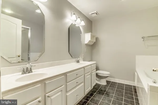 $3,150 | 6924 Fairfax Drive, Unit 238, Arlington, VA 22213