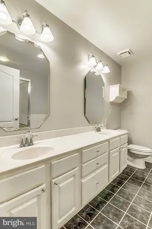 $3,150 | 6924 Fairfax Drive, Unit 238, Arlington, VA 22213