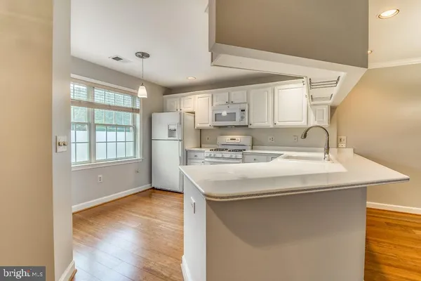 $3,150 | 6924 Fairfax Drive, Unit 238, Arlington, VA 22213