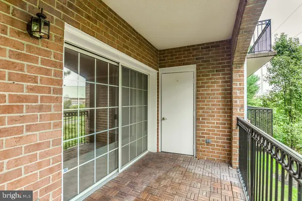 $3,150 | 6924 Fairfax Drive, Unit 238, Arlington, VA 22213