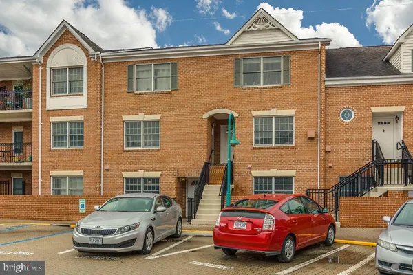 $3,150 | 6924 Fairfax Drive, Unit 238, Arlington, VA 22213