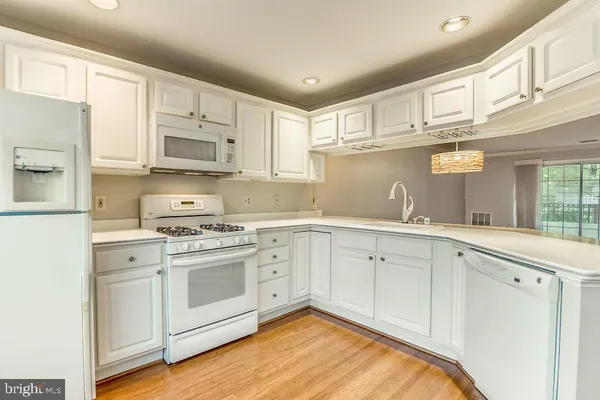 $3,150 | 6924 Fairfax Drive, Unit 238, Arlington, VA 22213