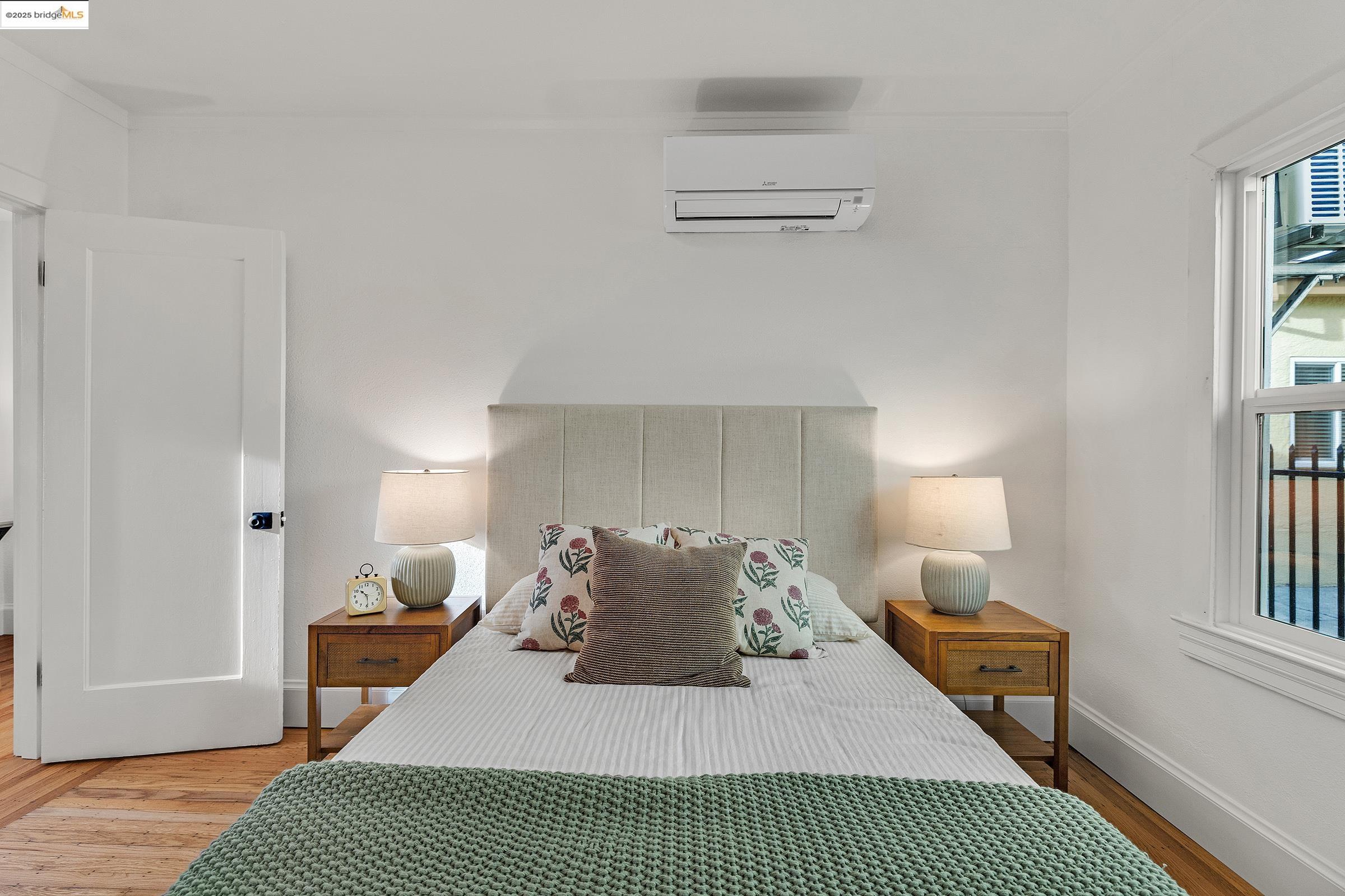 1515 B Derby Street Berkeley, CA 94703 - Photo 21 of 29 a living room with a couch and a table
