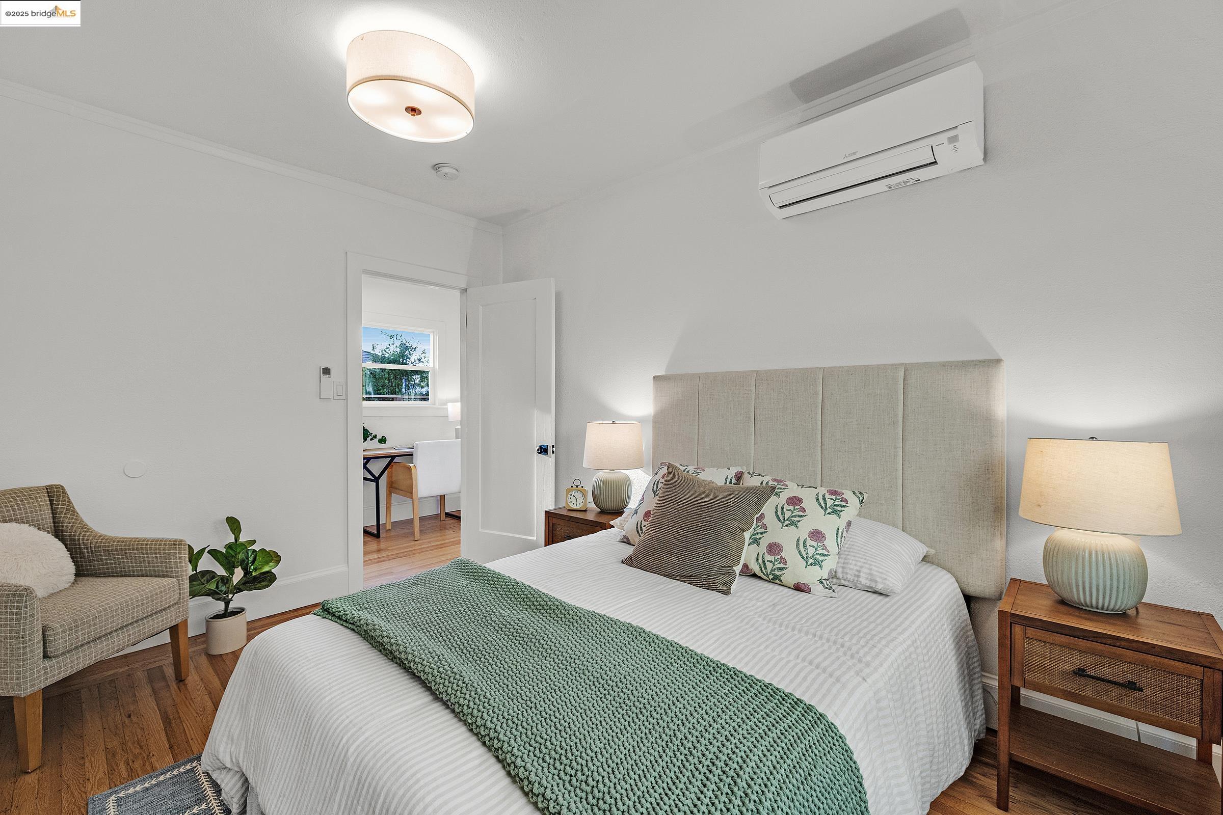 1515 B Derby Street Berkeley, CA 94703 - Photo 22 of 29 a bedroom with a bed and a lamp