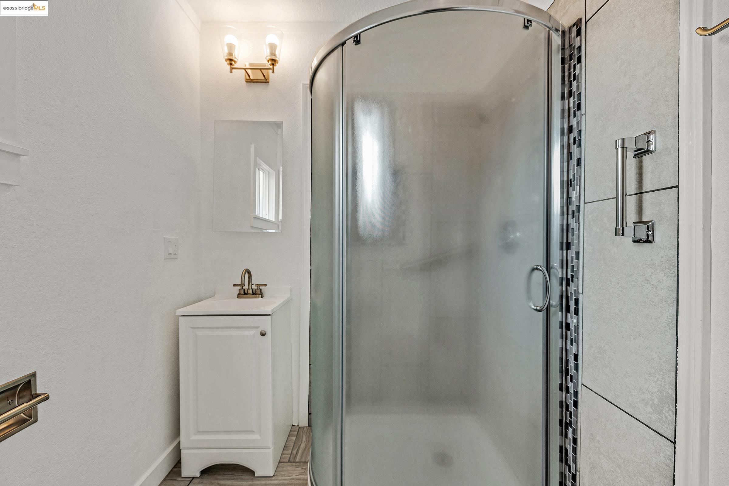 1515 B Derby Street Berkeley, CA 94703 - Photo 24 of 29 a bathroom with a shower and a sink