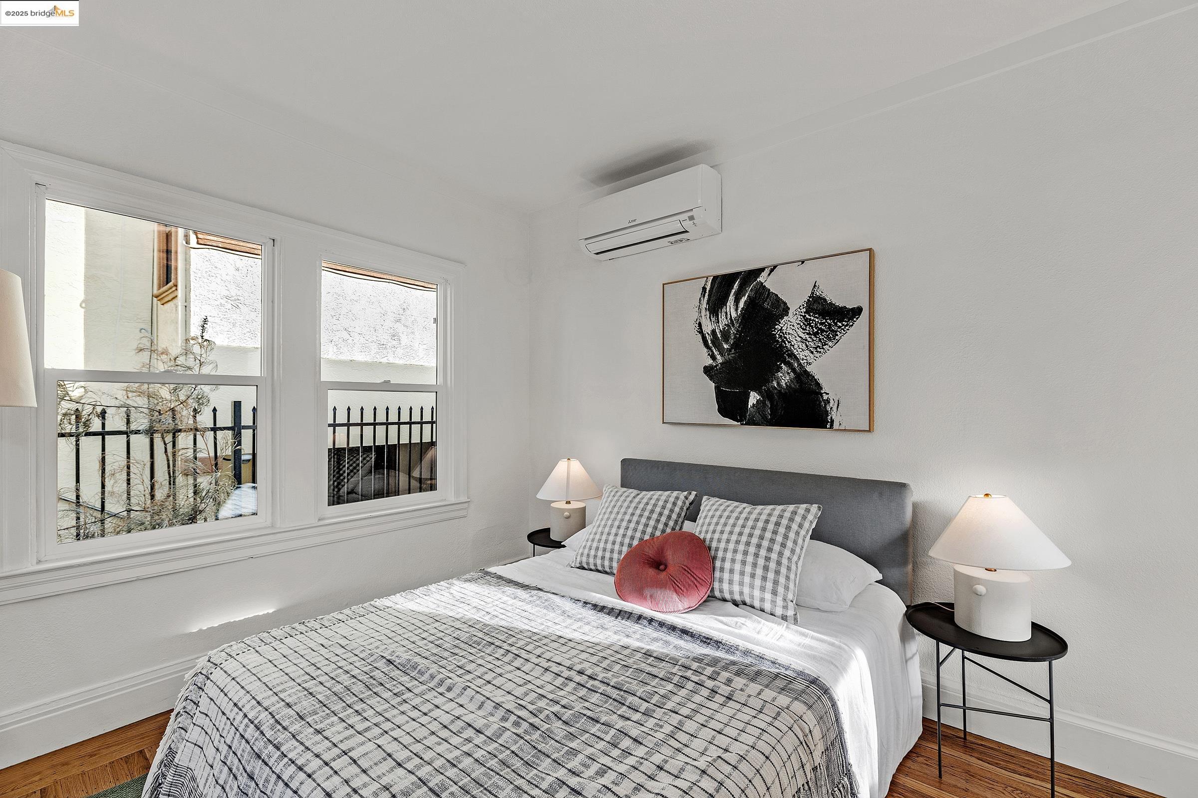 1515 B Derby Street Berkeley, CA 94703 - Photo 26 of 29 a bedroom with a bed and a painting on the wall