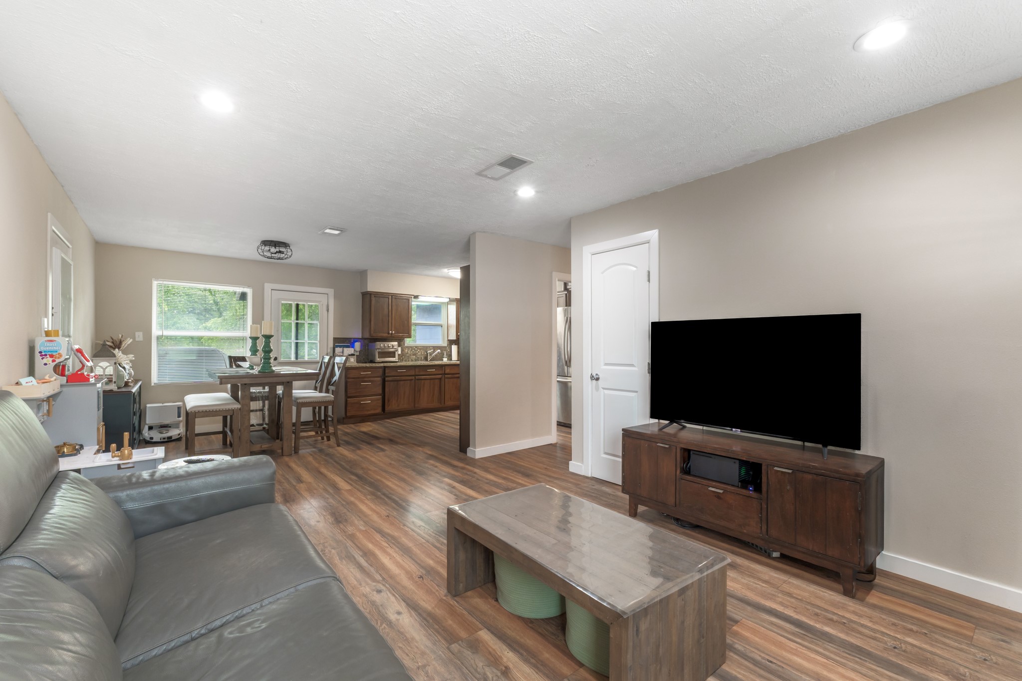 4705 Manchaca Road Austin, TX 78745 - Photo 4 of 16