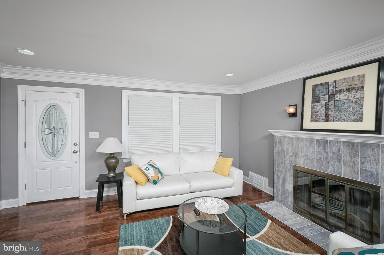 2122 Northland Road Baltimore, MD 21207 - Photo 5 of 30 Living Room
