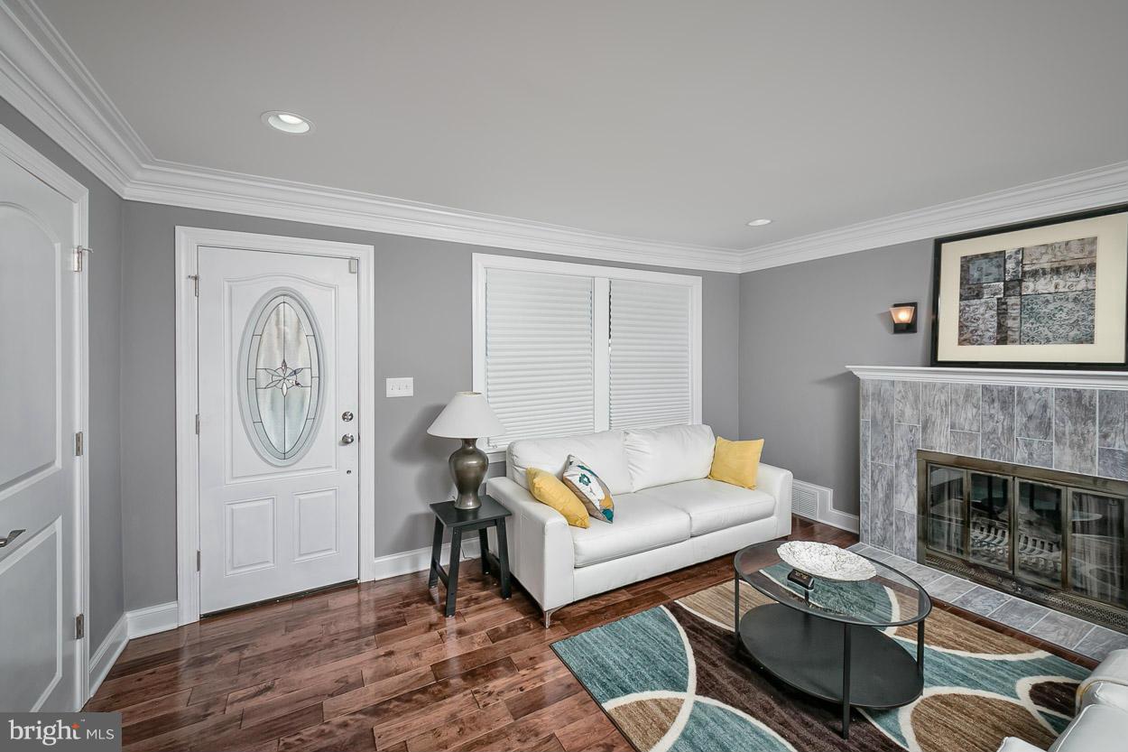 2122 Northland Road Baltimore, MD 21207 - Photo 6 of 30 Living Room