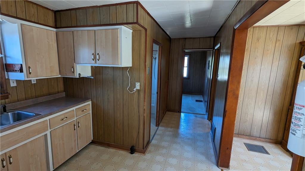 1237 Mercer Road Ellwood City, PA 16117 - Photo 9 of 37 Gallery Image 9