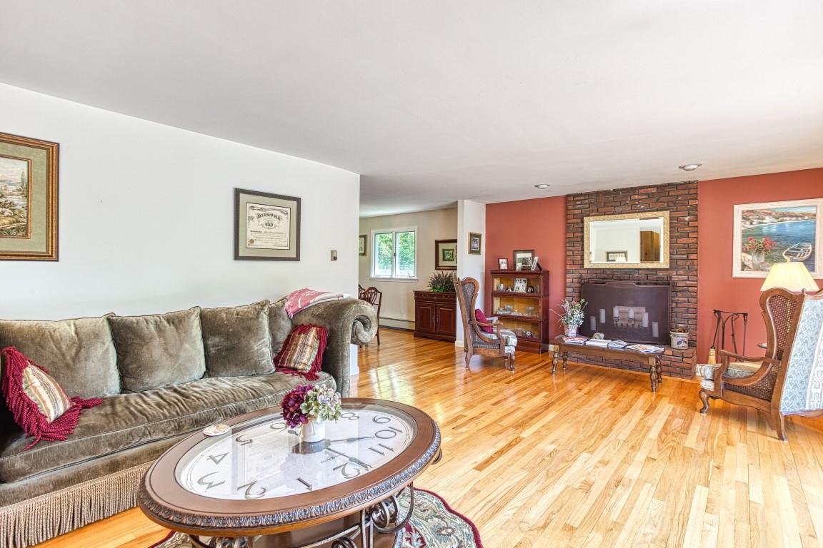 43 Montgomery Road Boothbay Harbor, ME 04538 - Photo 13 of 38 11 (1)