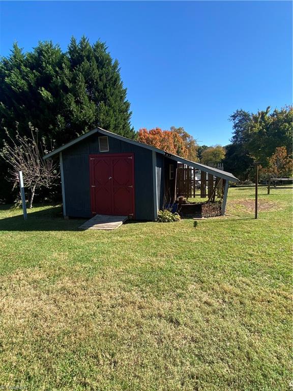 112 Union Hill Road East Bend, NC 27018 - Photo 5 of 18 Gallery Image 5