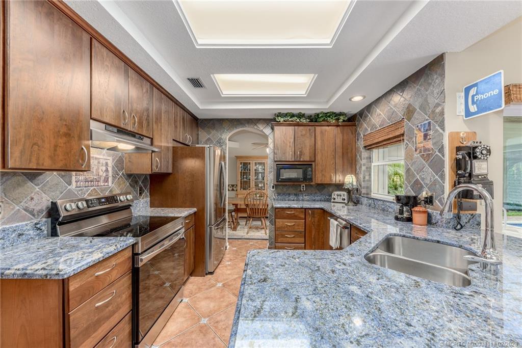 4795 Southeast Manatee Terrace Stuart, FL 34997 - Photo 12 of 28 Gallery Image 12