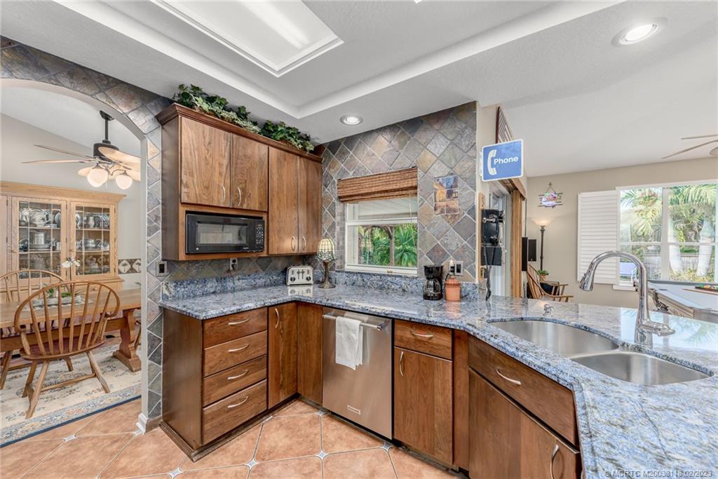 4795 Southeast Manatee Terrace Stuart, FL 34997 - Photo 13 of 28 Gallery Image 13