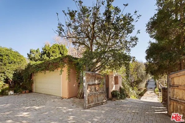 $1,800,000 | 5863 Bonsall Drive, Malibu, CA 90265