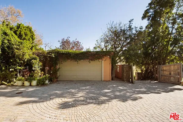 a view of a house with a tree