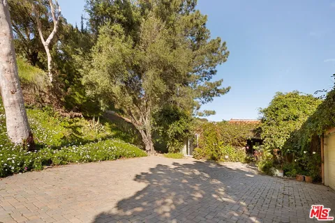 $1,725,000 | 5863 Bonsall Drive, Malibu, CA 90265