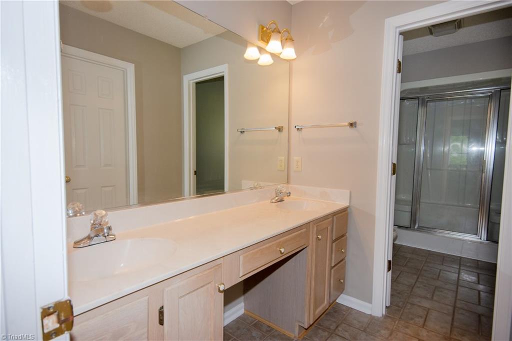 323 Canterbury Road High Point, NC 27262 - Photo 14 of 30 Gallery Image 14
