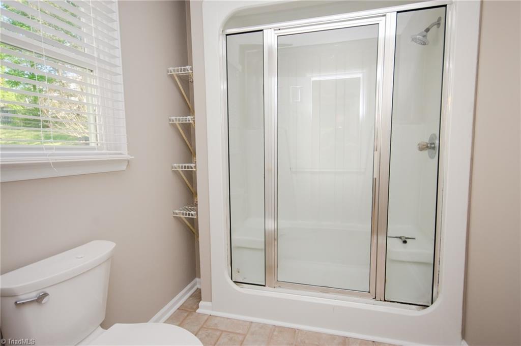 323 Canterbury Road High Point, NC 27262 - Photo 15 of 30 Gallery Image 15