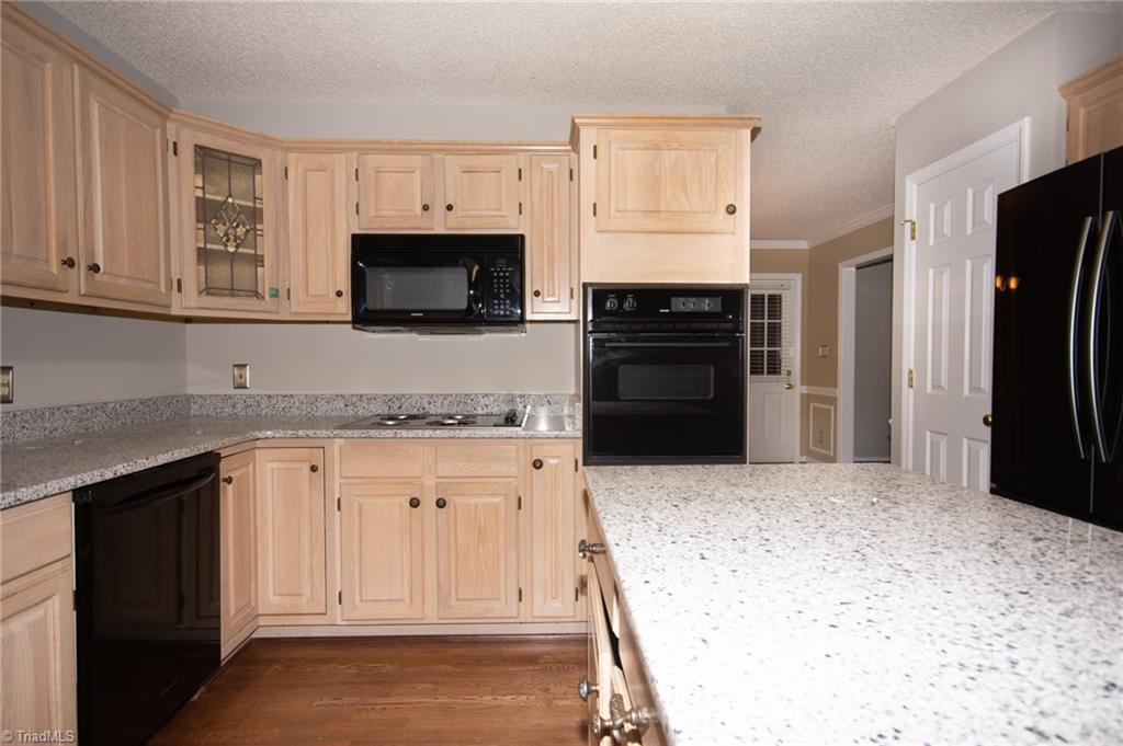 323 Canterbury Road High Point, NC 27262 - Photo 7 of 30 Gallery Image 7