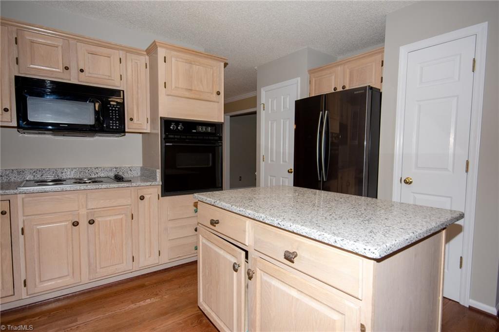 323 Canterbury Road High Point, NC 27262 - Photo 8 of 30 Gallery Image 8