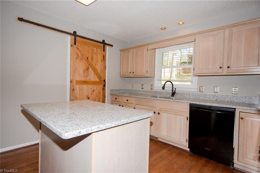 323 Canterbury Road High Point, NC 27262 - Photo 10 of 30 Gallery Image 10