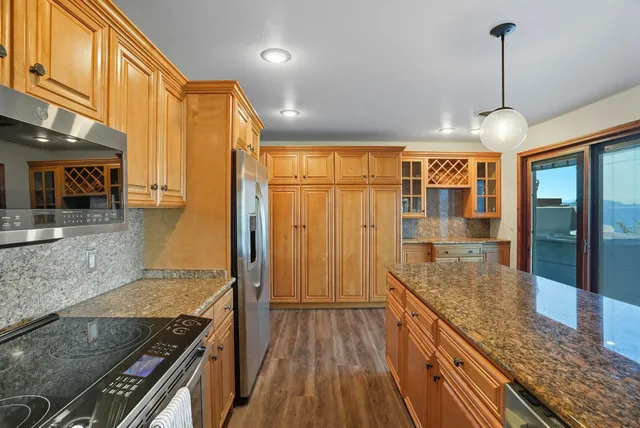 $3,900,000 | 5144 South Seeweewana Court, Harrison, ID 83833