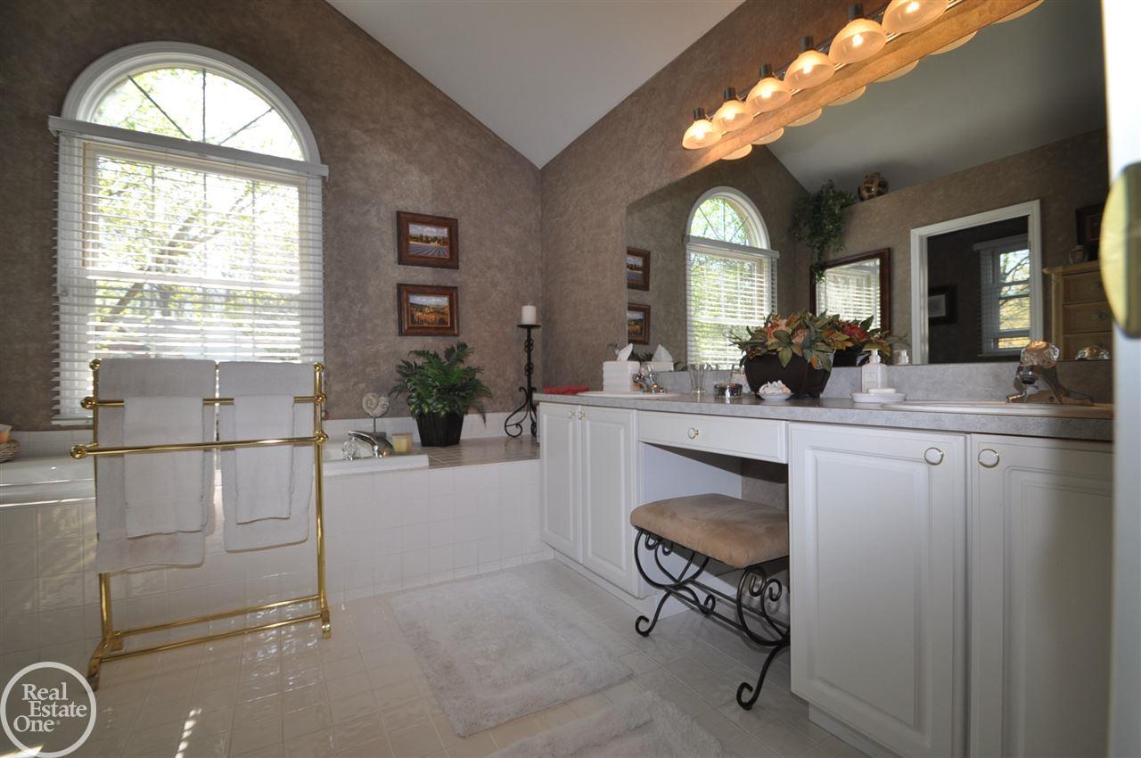 3295 Fulham Drive Rochester Hills, MI 48309 - Photo 15 of 27