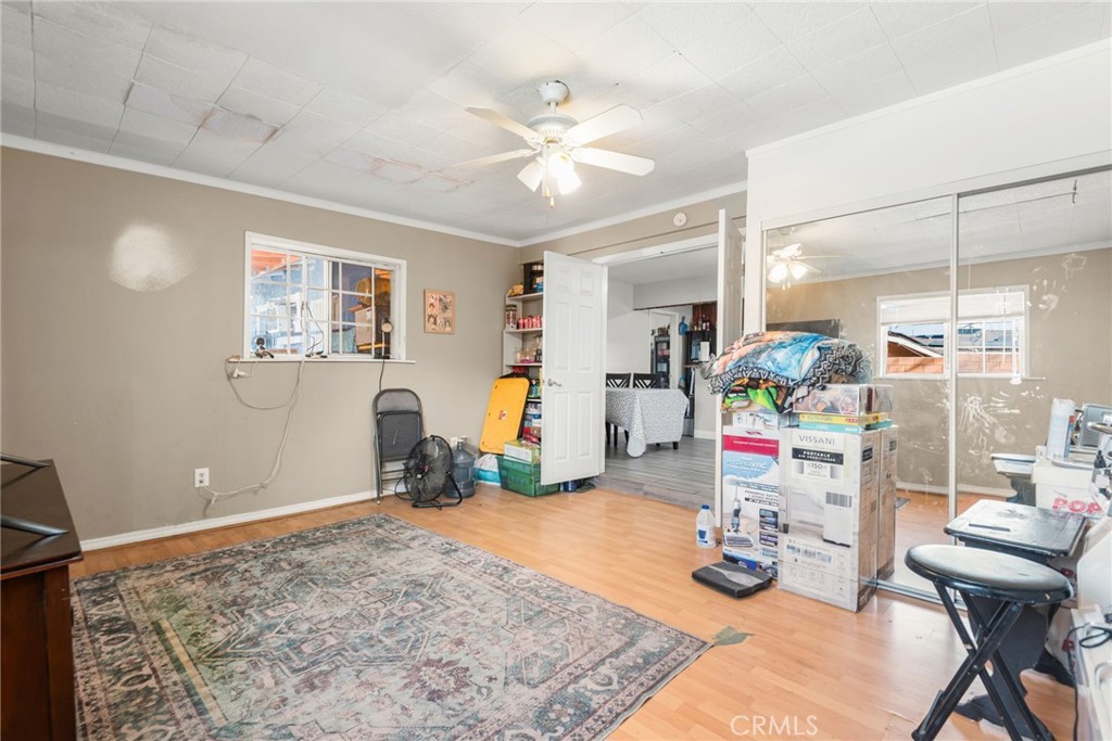 19450 Woodhill Street Rialto, CA 92376 - Photo 23 of 51 a workspace with furniture and window