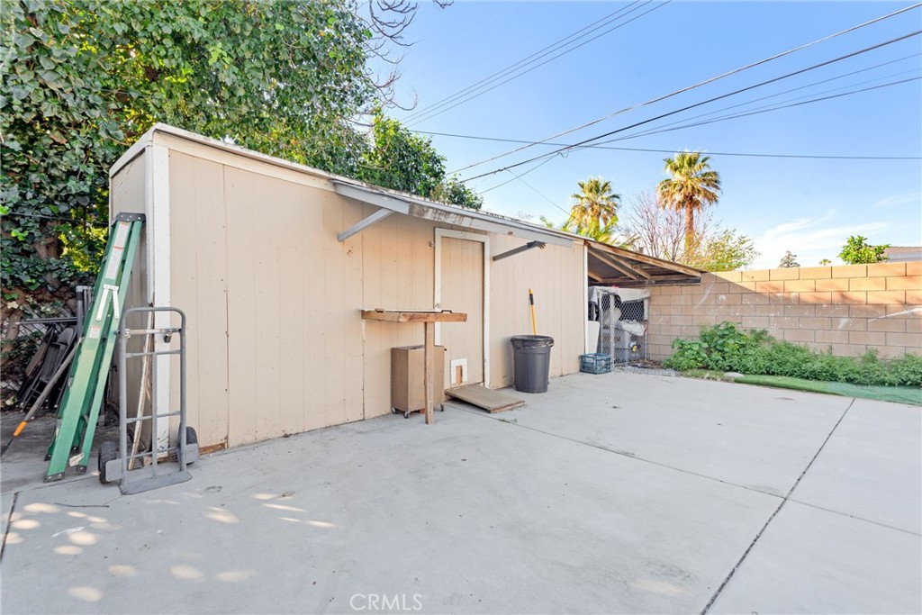 19450 Woodhill Street Rialto, CA 92376 - Photo 39 of 51 a view of a back yard of the house