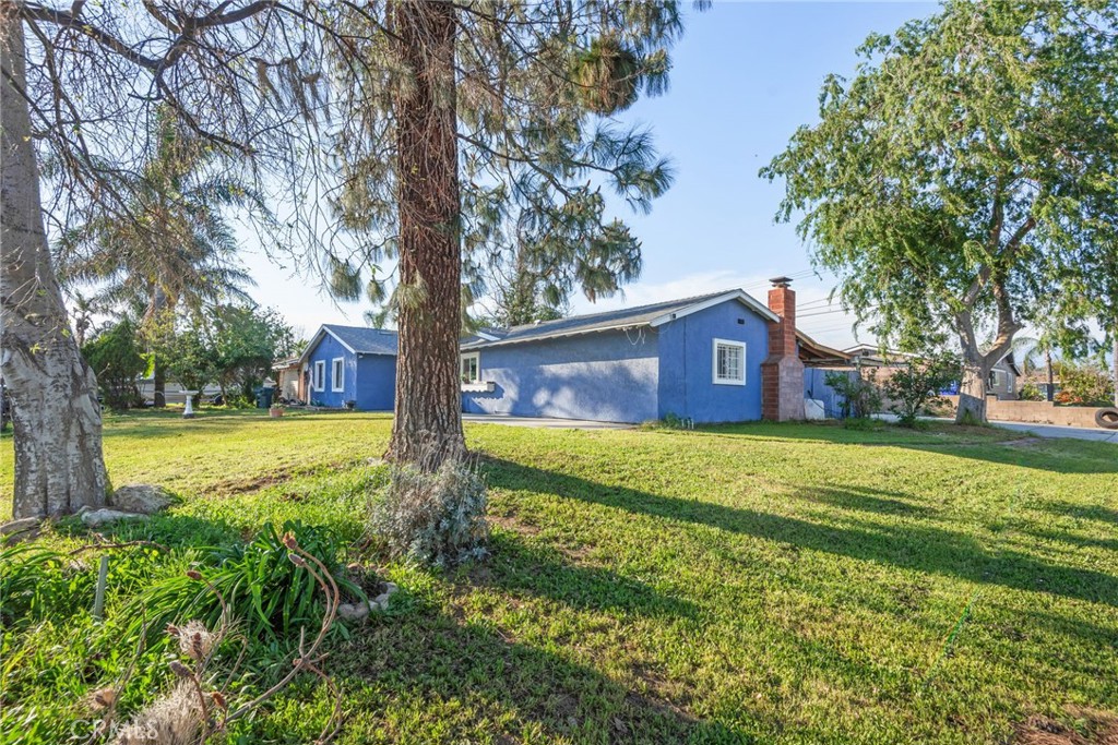 19450 Woodhill Street Rialto, CA 92376 - Photo 4 of 51