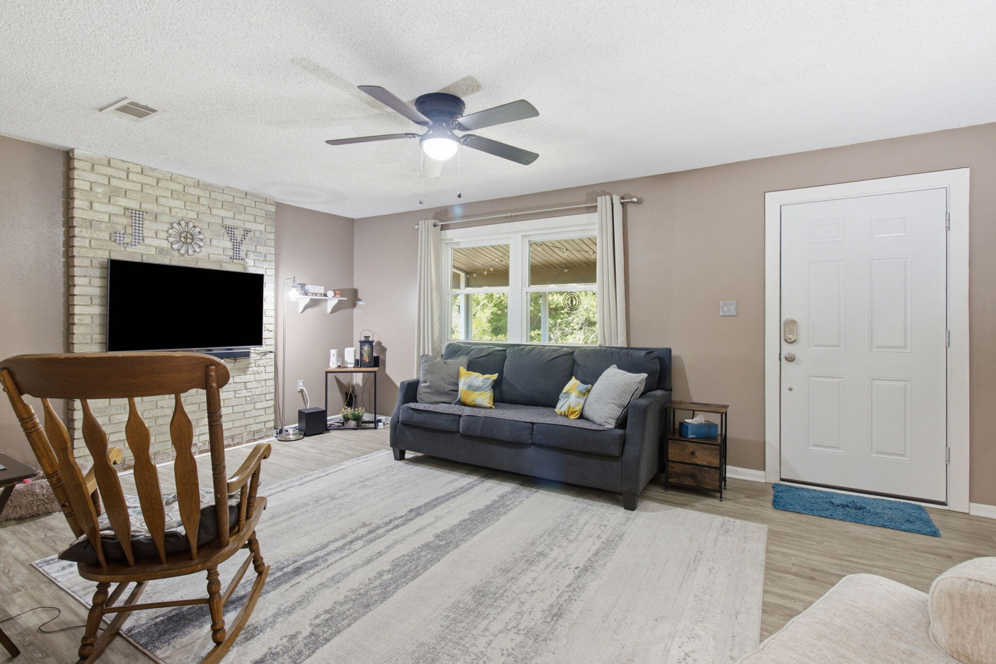 5655 Woolley Road Crestview, FL 32539 - Photo 14 of 56 12-web-or-mls-IMG_5987_with_tv