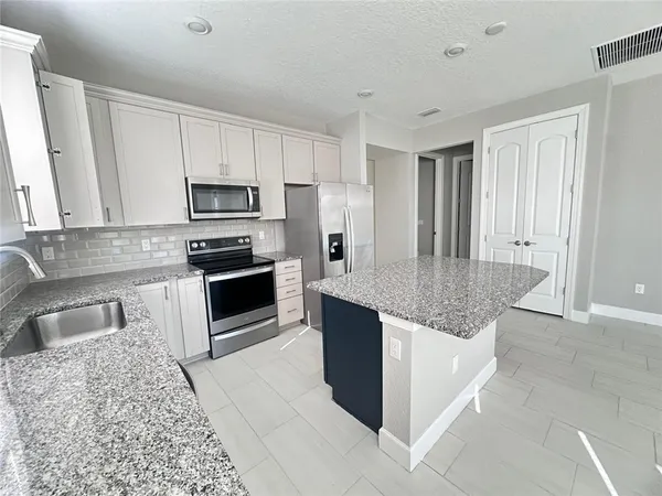 $2,550 | 4016 Basket Oak Circle, Vero Beach, FL 32967