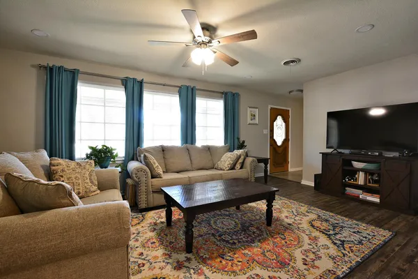 $1,950 | 4903 17th Street, Lubbock, TX 79416