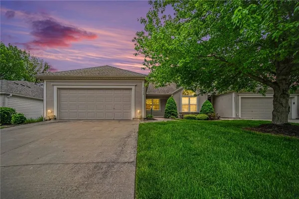 $359,900 | 6035 Northwest 79th Street, Kansas City, MO 64151